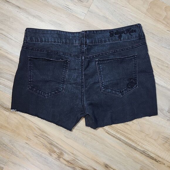🔺️Indigo Rein Black High Rise Stretchy Raw Hem Shorts Size 13/32 - Picture 3 of 11